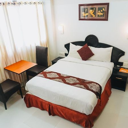 Chothys Park Hotel Thiruvananthapuram Exterior photo